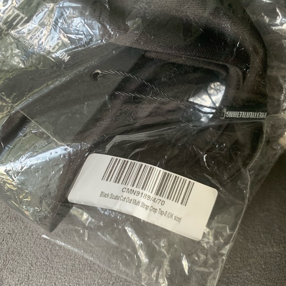 PLT Black cut out crop top - Picture 3 of 4